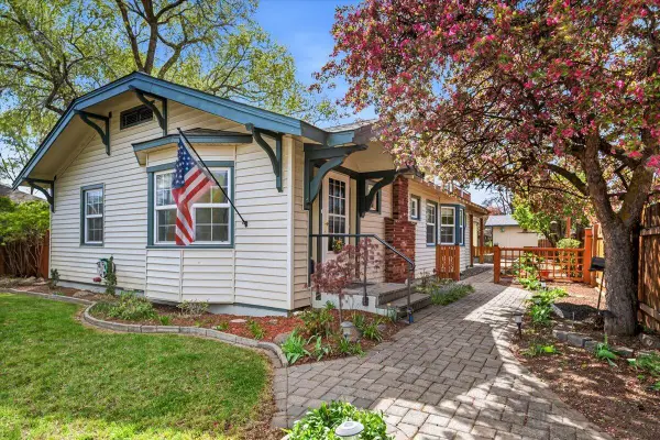 726 NW Birch Avenue, Redmond, OR 97756