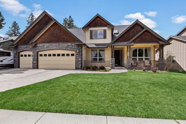 927 SE Briarwood Court, Bend, OR 97702