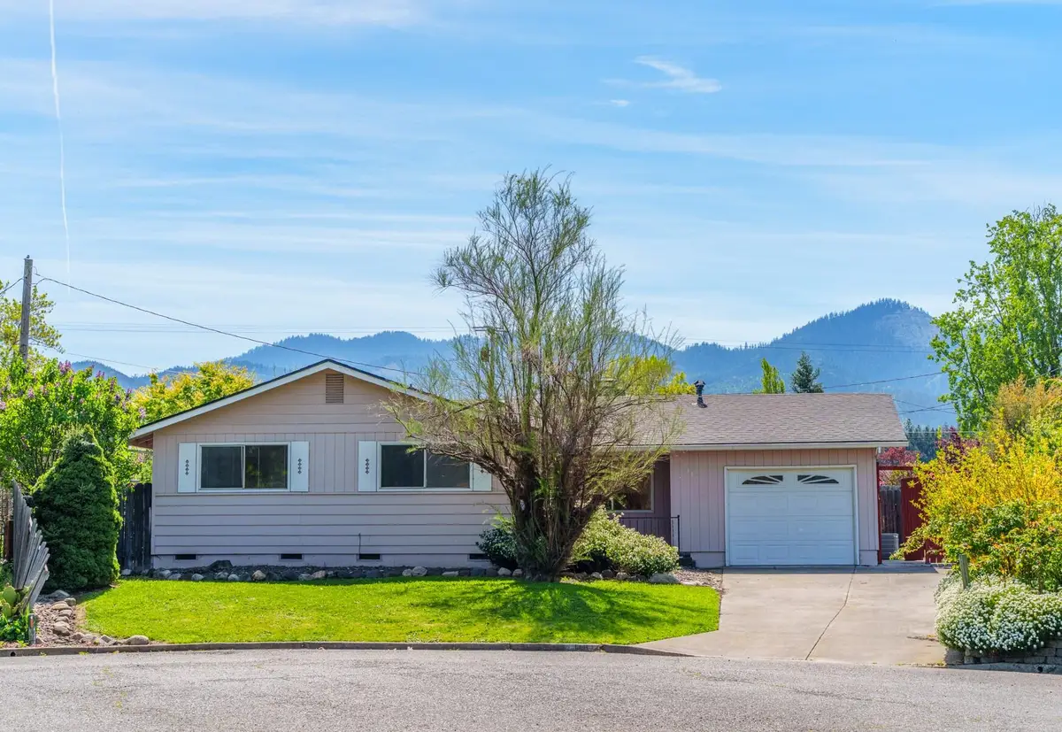 118 N 4th Street, Talent, OR 97540 - #1