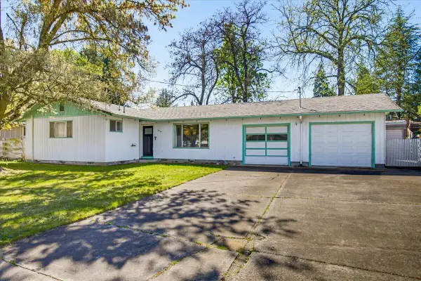 2764 Ruth Drive, Medford, OR 97504