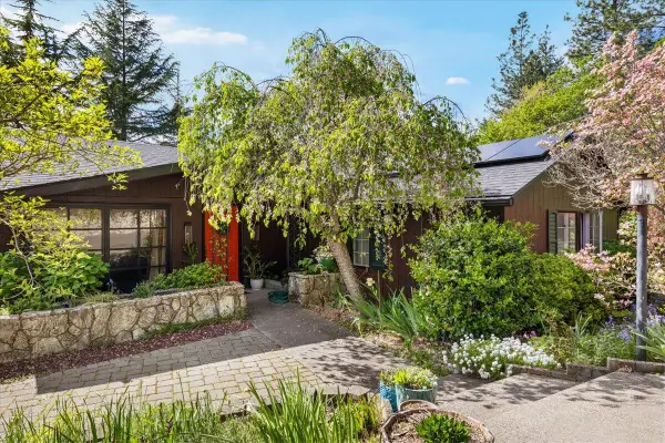 1625 NE Hillcrest Drive, Grants Pass, OR 97526