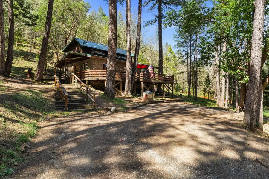 5793 W Evans Creek Road, Rogue River, OR 97537 - #2