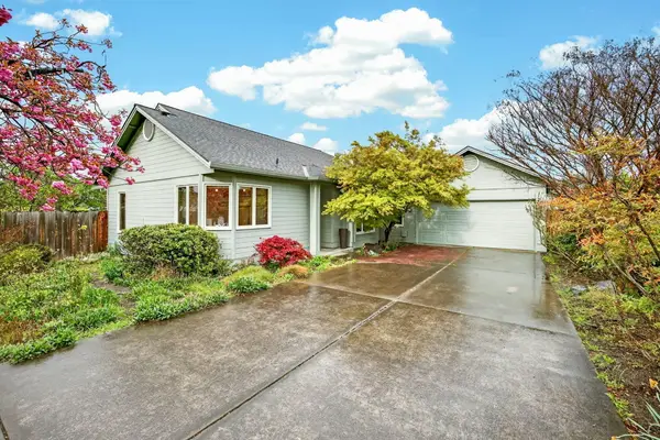 536 Parkside Drive, Ashland, OR 97520