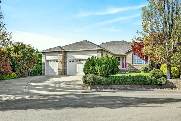 2855 Shanteal Place, Medford, OR 97504