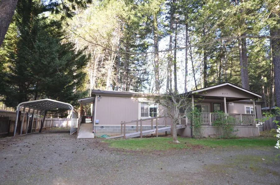 627 Sherwood Avenue, Cave Junction, OR 97523 - #2