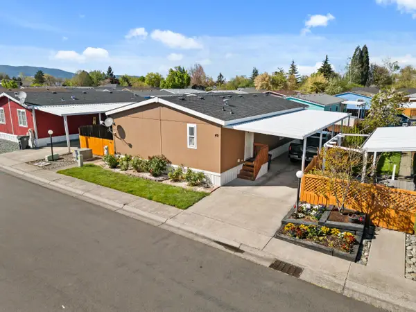 1570 S Peach Street #SPC 49, Medford, OR 97501