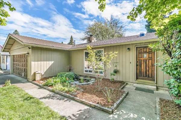 1883 S Peach Street, Medford, OR 97501