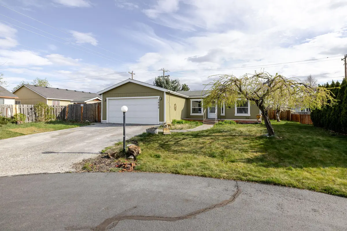 1630 NE 6th, Redmond, OR 97756 - #1
