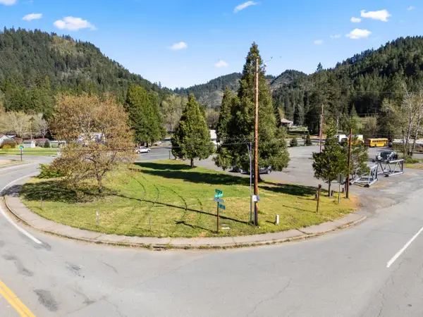 400 Old Highway S, Wolf Creek, OR 97497