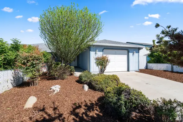 943 Hopkins Road, Central Point, OR 97502