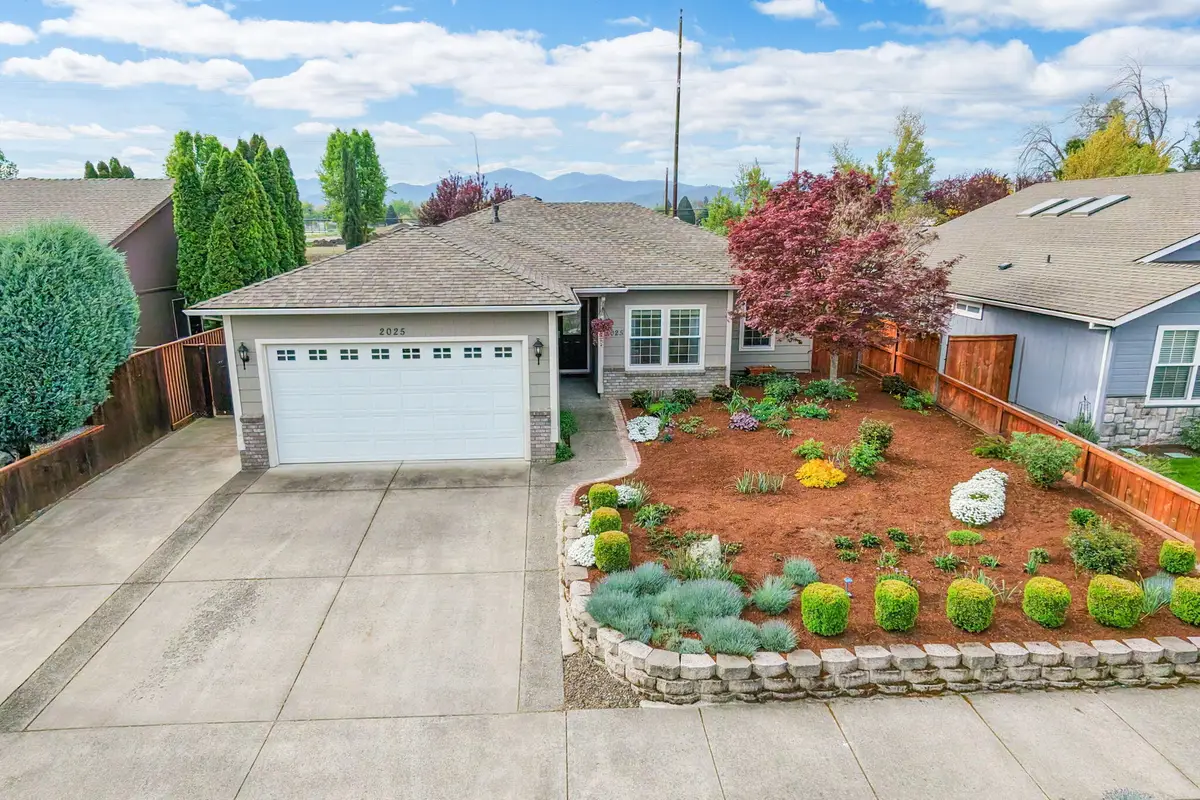 2025 Manchester Drive, Medford, OR 97501 - #1