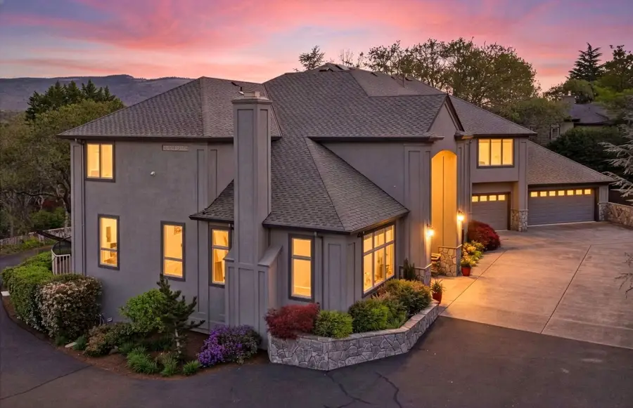 2583 Oak View Circle, Medford, OR 97504 - #2