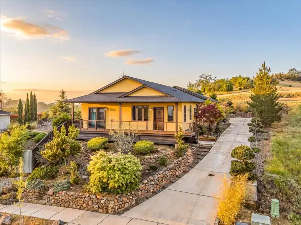 4351 Vista Pointe Drive, Medford, OR 97504