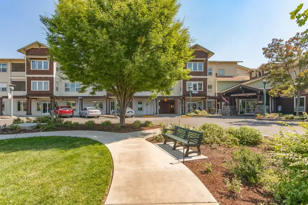 943 Mountain Meadows Circle, Ashland, OR 97520