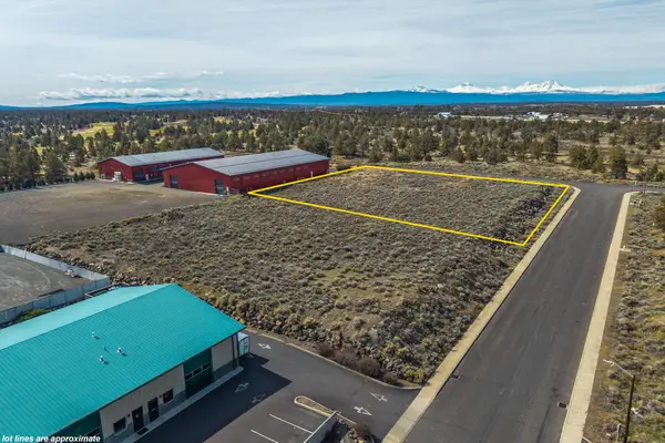 2200 SW Deerhound Avenue, Redmond, OR 97756