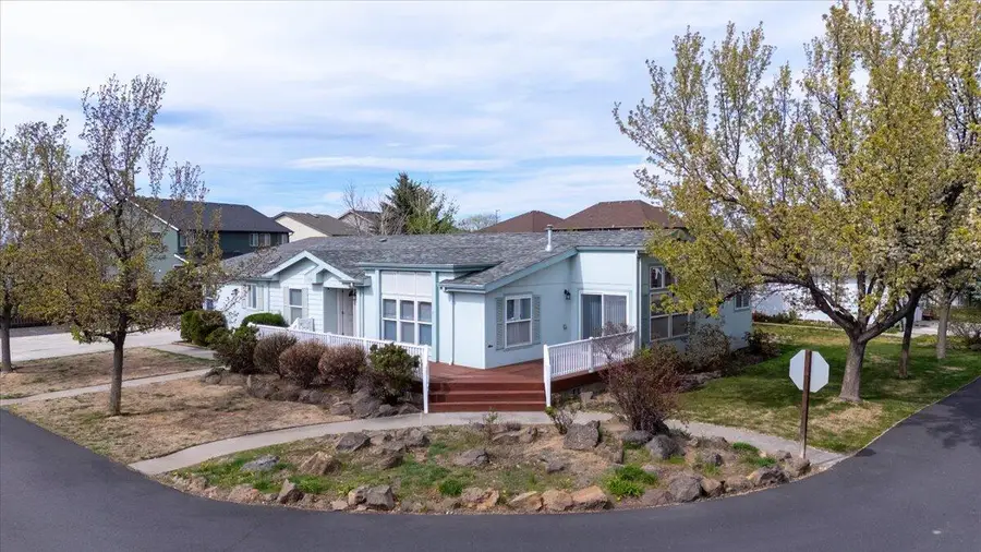 533 NE Shoshone Drive, Redmond, OR 97756 - #3