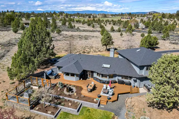 61280 Mountain Breezes Court, Bend, OR 97702