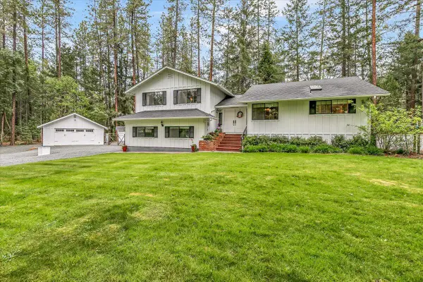 160 Hidden Valley Lane, Rogue River, OR 97537