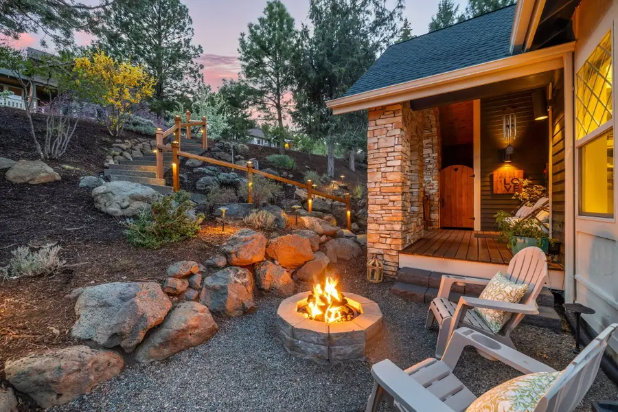 3042 NW Colonial Drive, Bend, OR 97703 - #3