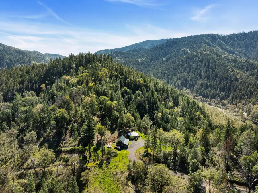17939 E Evans Creek Road, Rogue River, OR 97537 - #2