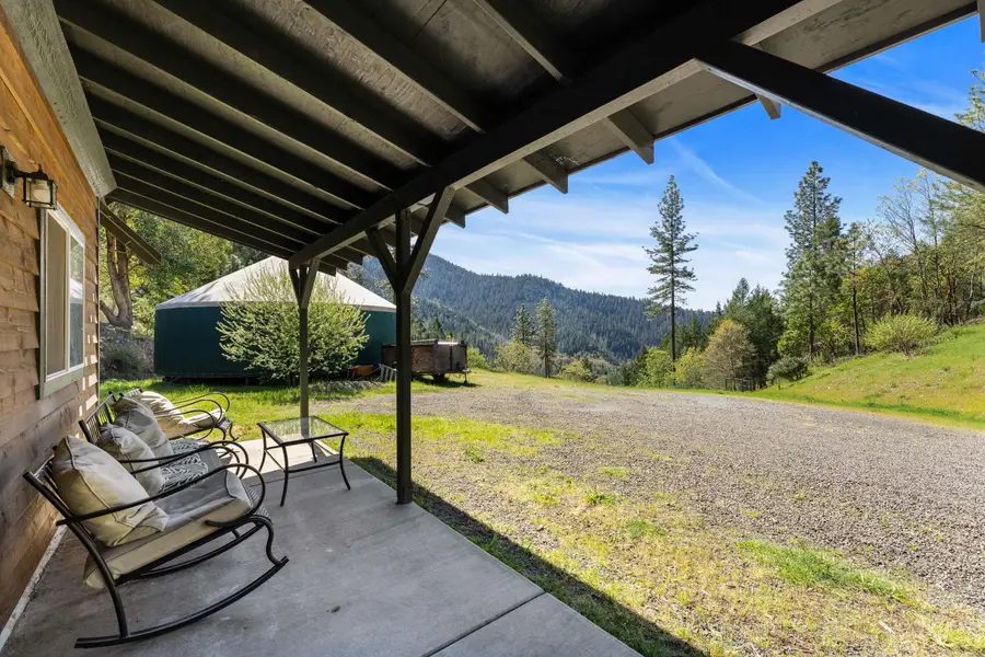 17939 E Evans Creek Road, Rogue River, OR 97537 - #3