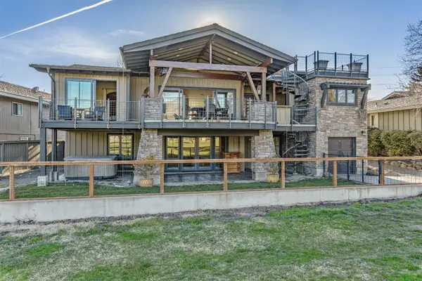 67 Fairway Circle, Medford, OR 97504