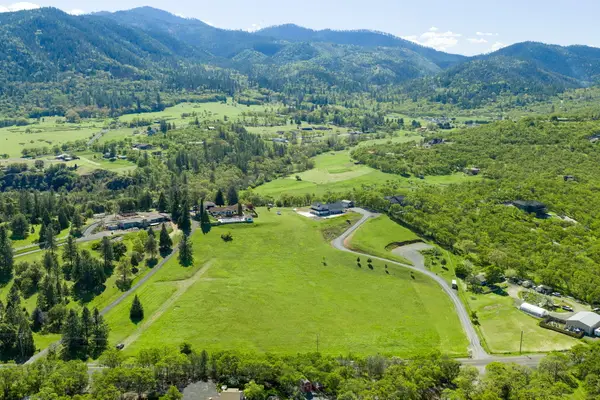 4077 Pioneer Road, Medford, OR 97501