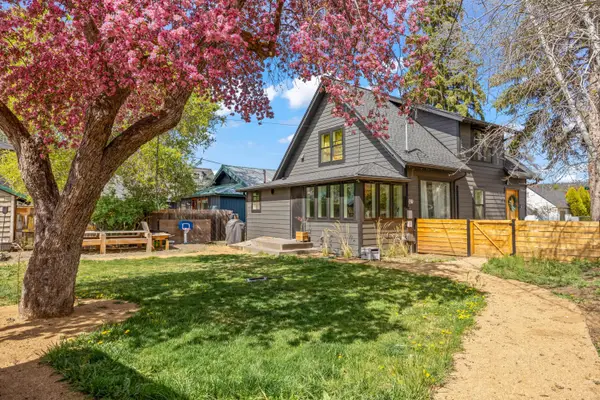 213 NW Riverside Boulevard, Bend, OR 97703