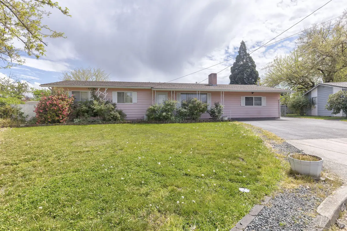 207 Holiday Lane, Central Point, OR 97502 - #1