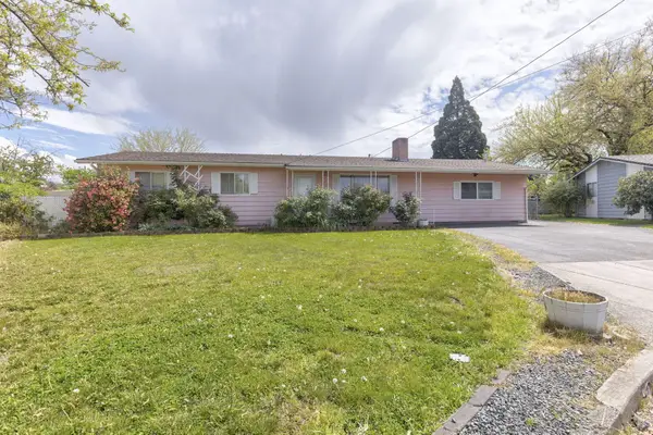 207 Holiday Lane, Central Point, OR 97502