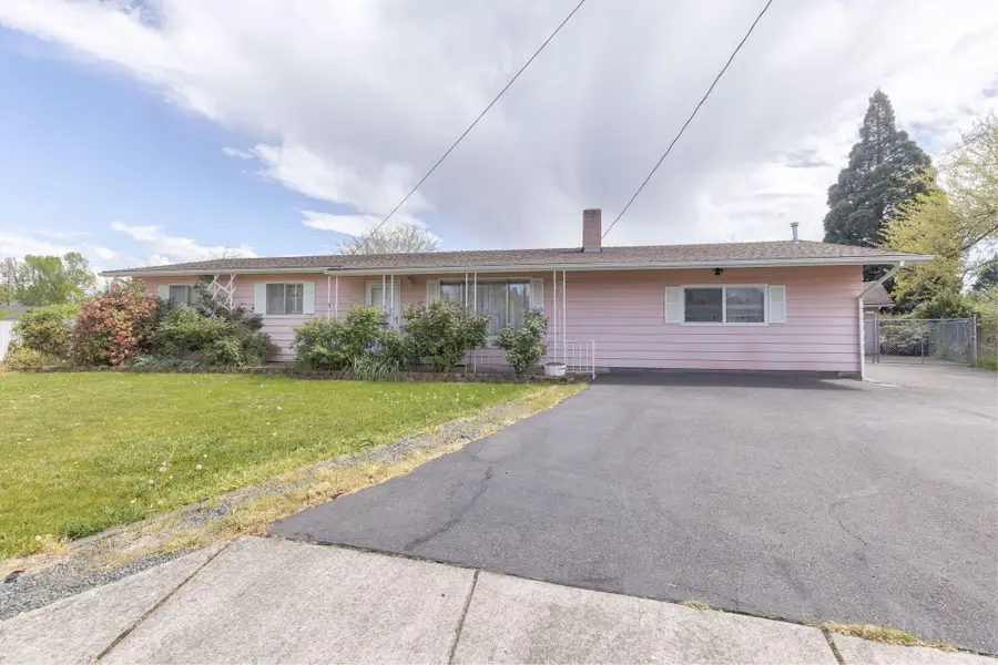 207 Holiday Lane, Central Point, OR 97502 - #2