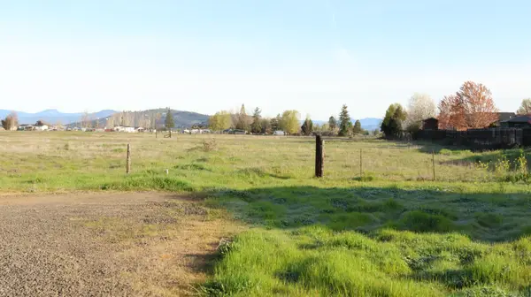 3825 Avenue H #A & B, White City, OR 97503