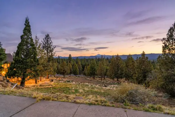 2861 NW Nightfall Circle, Bend, OR 97703