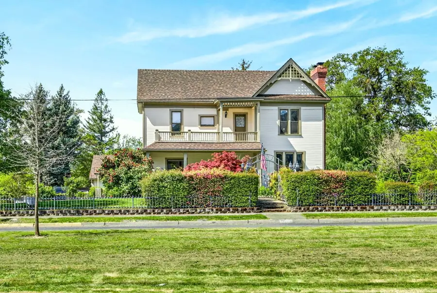 1002 NW Washington Boulevard, Grants Pass, OR 97526 - #2