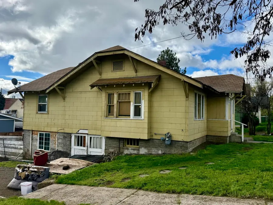 1443 Oregon Avenue, Klamath Falls, OR 97601 - #2