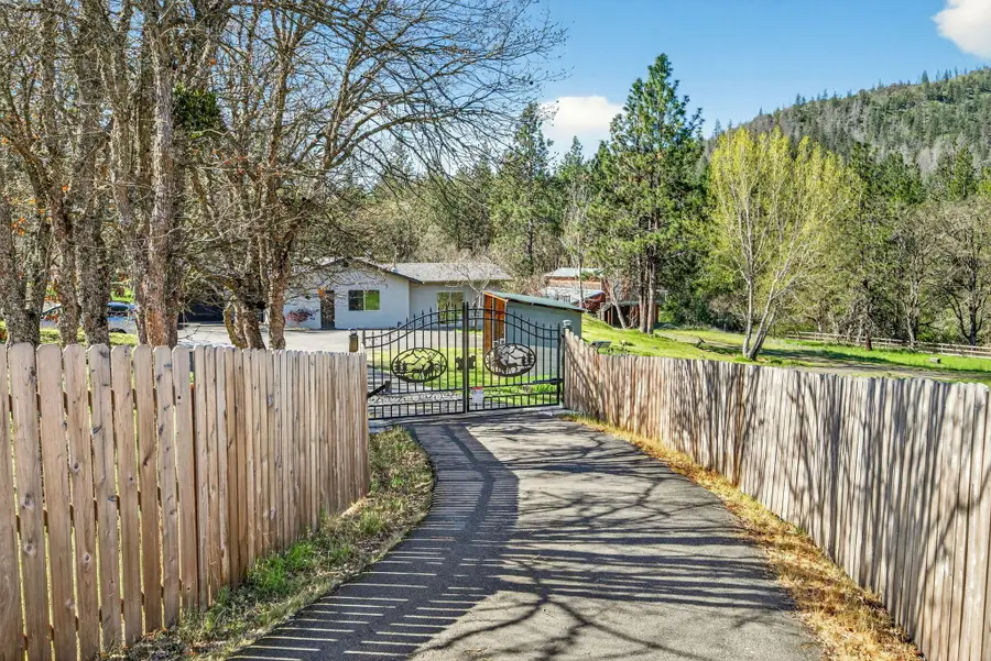 5700 Highway 238, Jacksonville, OR 97530 - #3