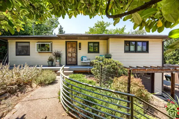 571 S Mountain Avenue, Ashland, OR 97520