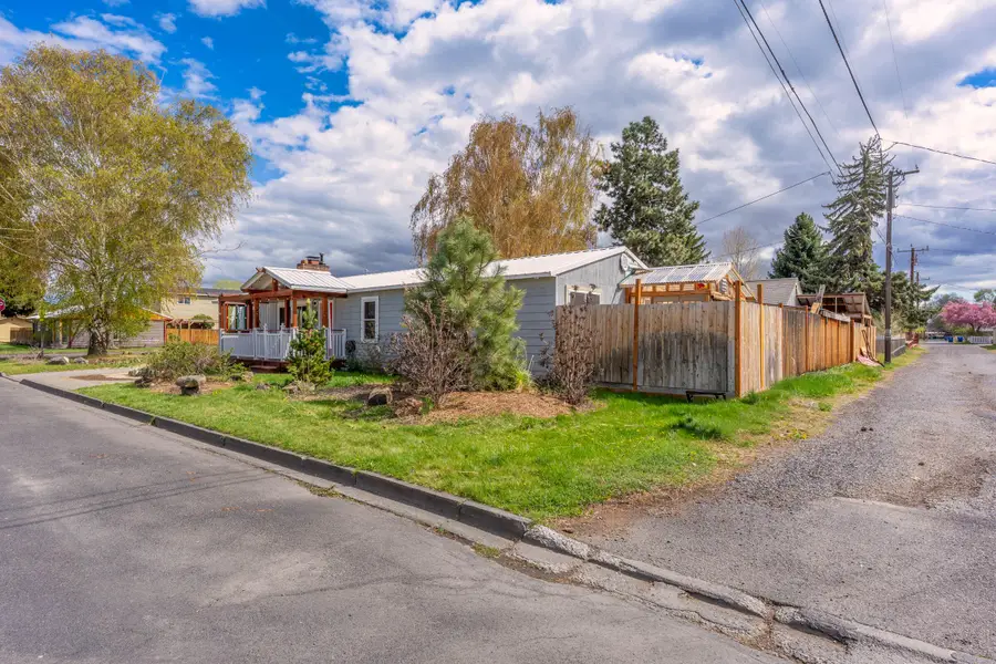 1410 SW Juniper Avenue, Redmond, OR 97756 - #3