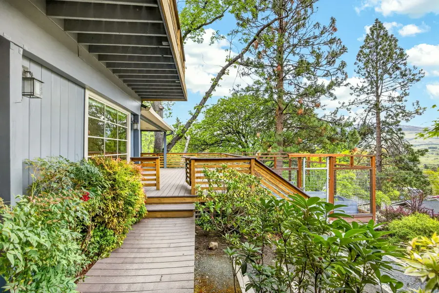 301 Hillcrest Street, Ashland, OR 97520 - #2