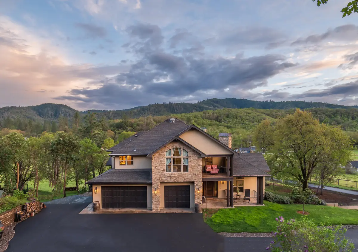 6200 Old Stage Road, Central Point, OR 97502 - #1