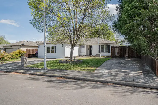 8022 Brie Terrace, White City, OR 97503