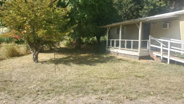 161 W Evans Creek Road, Rogue River, OR 97537