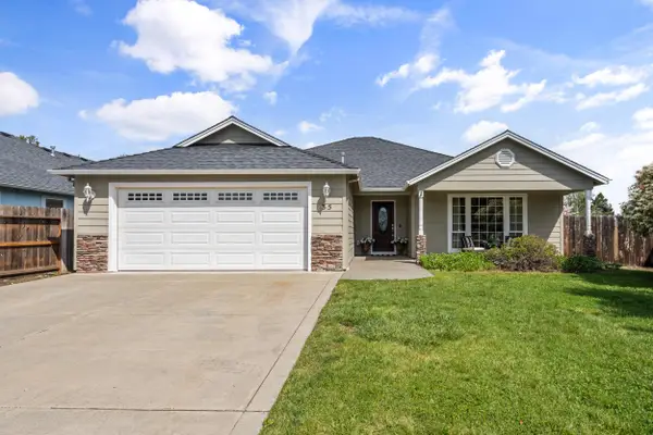 35 Scholarship Way, Medford, OR 97501