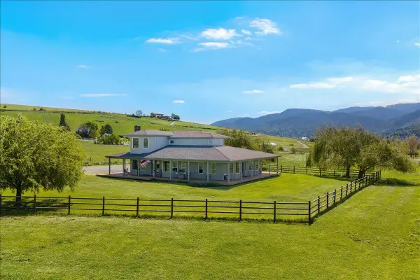 900 Butler Creek Road, Ashland, OR 97520