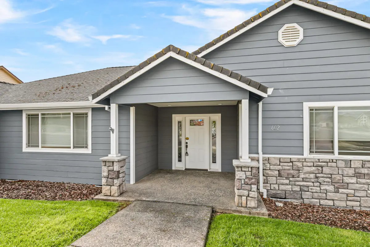 602 Barton Road, Eagle Point, OR 97524 - #1