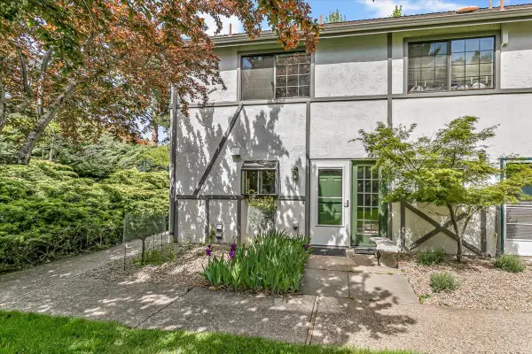 495 Chestnut Street #16, Ashland, OR 97520