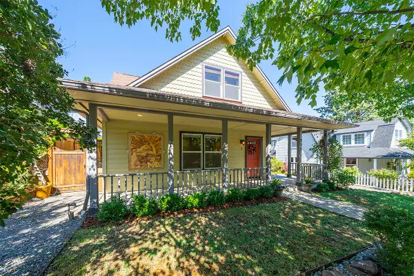 923 Bellview Avenue #1, Ashland, OR 97520