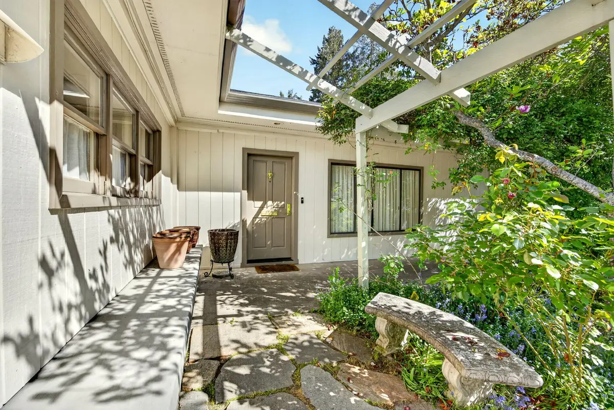 945 Hillview Drive, Ashland, OR 97520 - #1