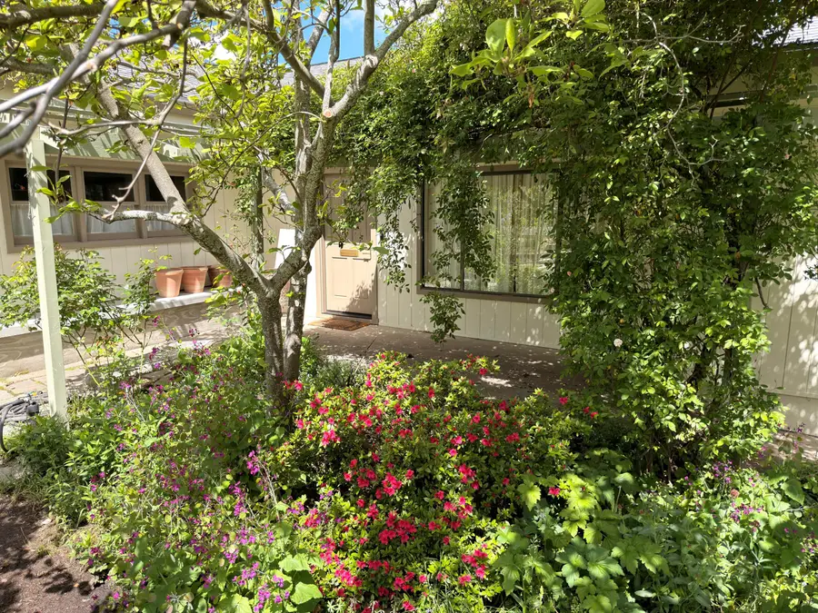 945 Hillview Drive, Ashland, OR 97520 - #3