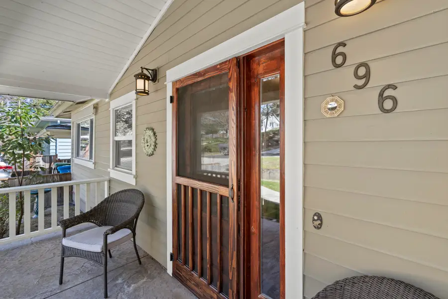 696 Liberty Street, Ashland, OR 97520 - #2